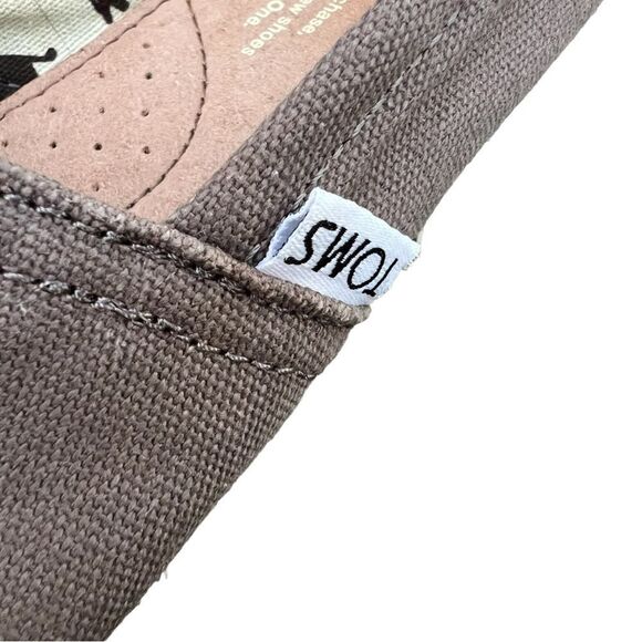 Toms Classic Slip On Canvas Shoe Canvas 6.5 (women’s) color: Ash grey/beige - Picture 5 of 12